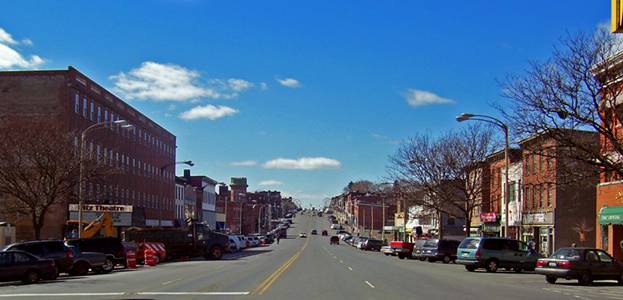 http://upload.wikimedia.org/wikipedia/commons/c/c7/Broadway,_Newburgh_NY.jpg